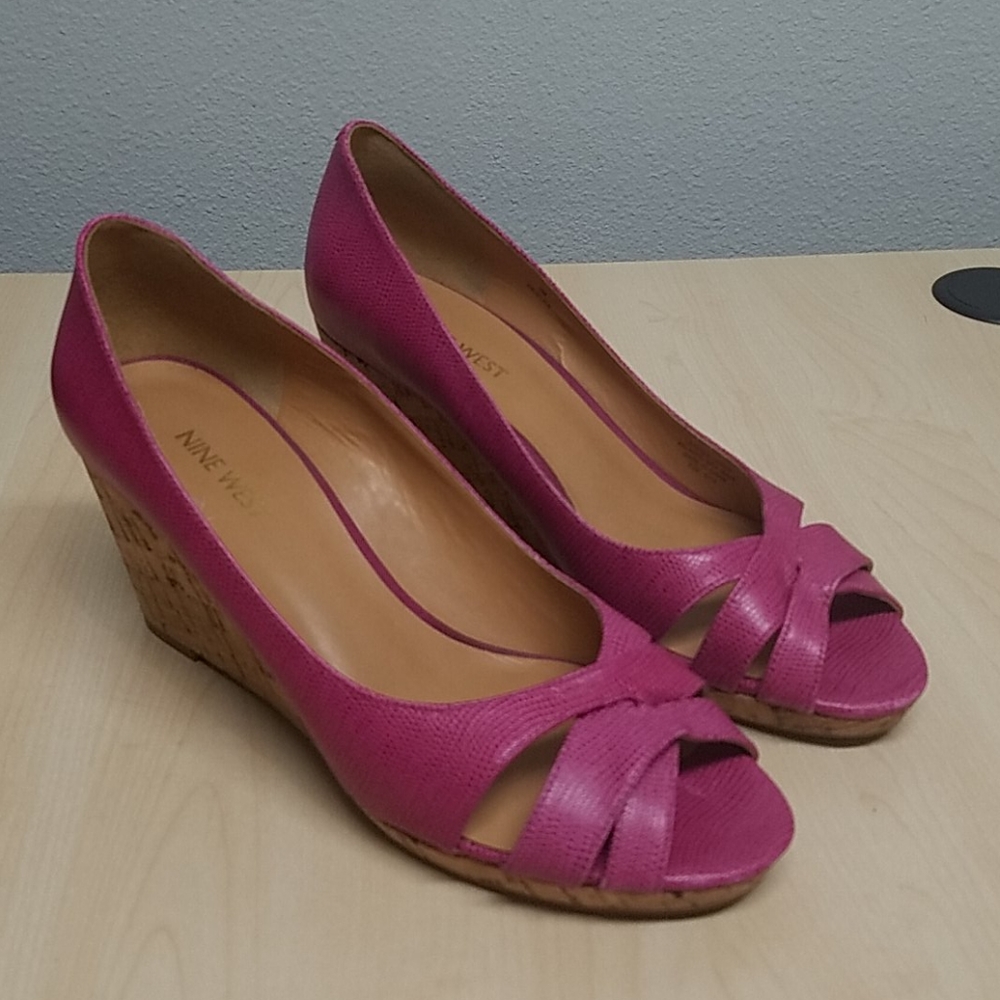 Nine West peep toe sandals heels wedge leather 9 (fits more like 9.5)